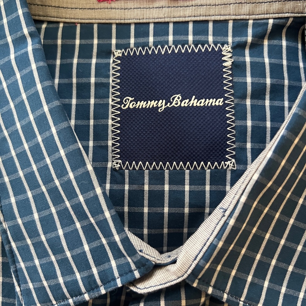Tommy Bahama men’s buttoned down shirt